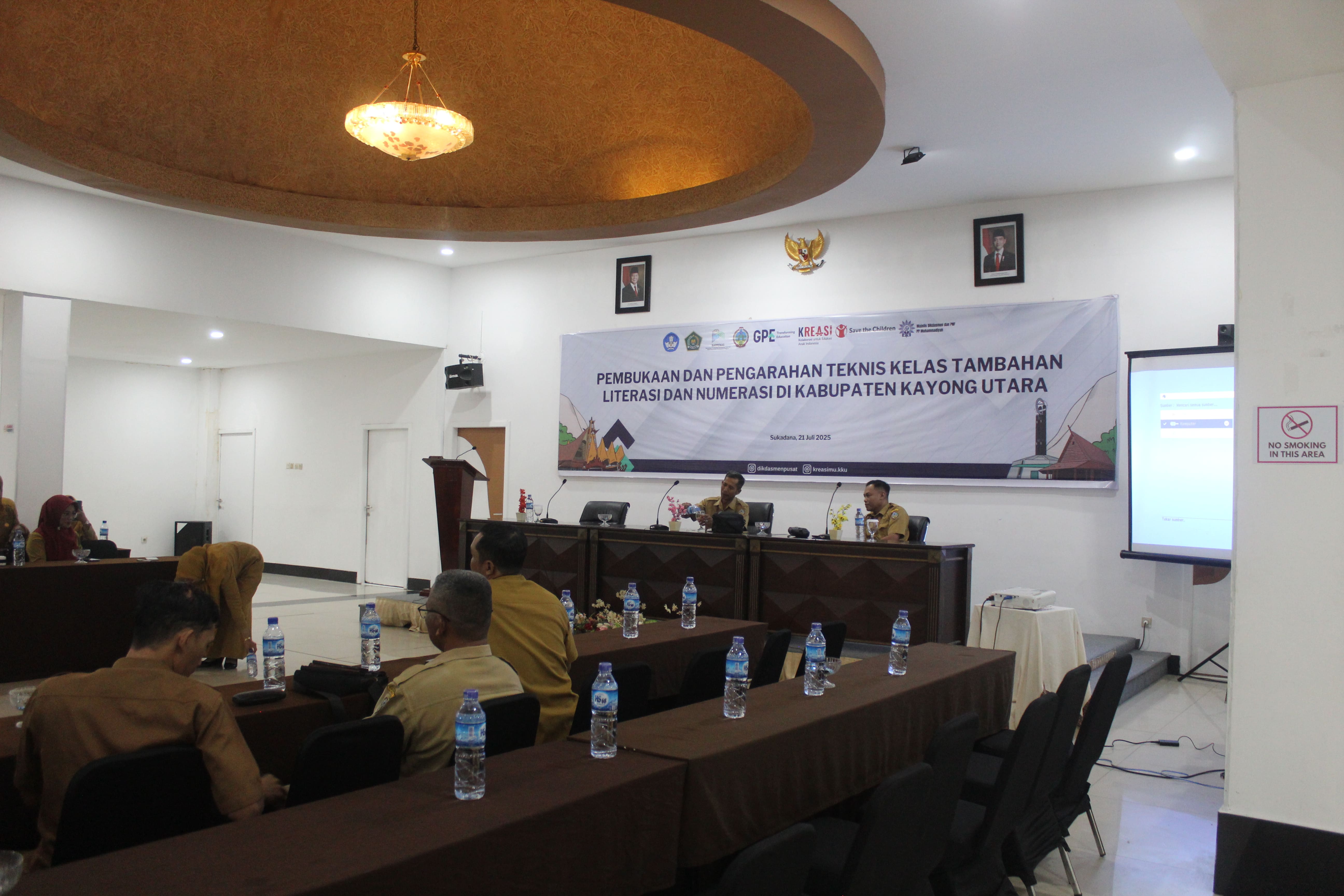 PEMBUKAAN DAN PENGARAHAN TEKNIS KELAS TAMBAHAN LITERASI DAN NUMERASI DI KABUPATEN KAYONG UTARA